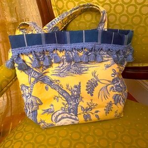 Carat yellow tote